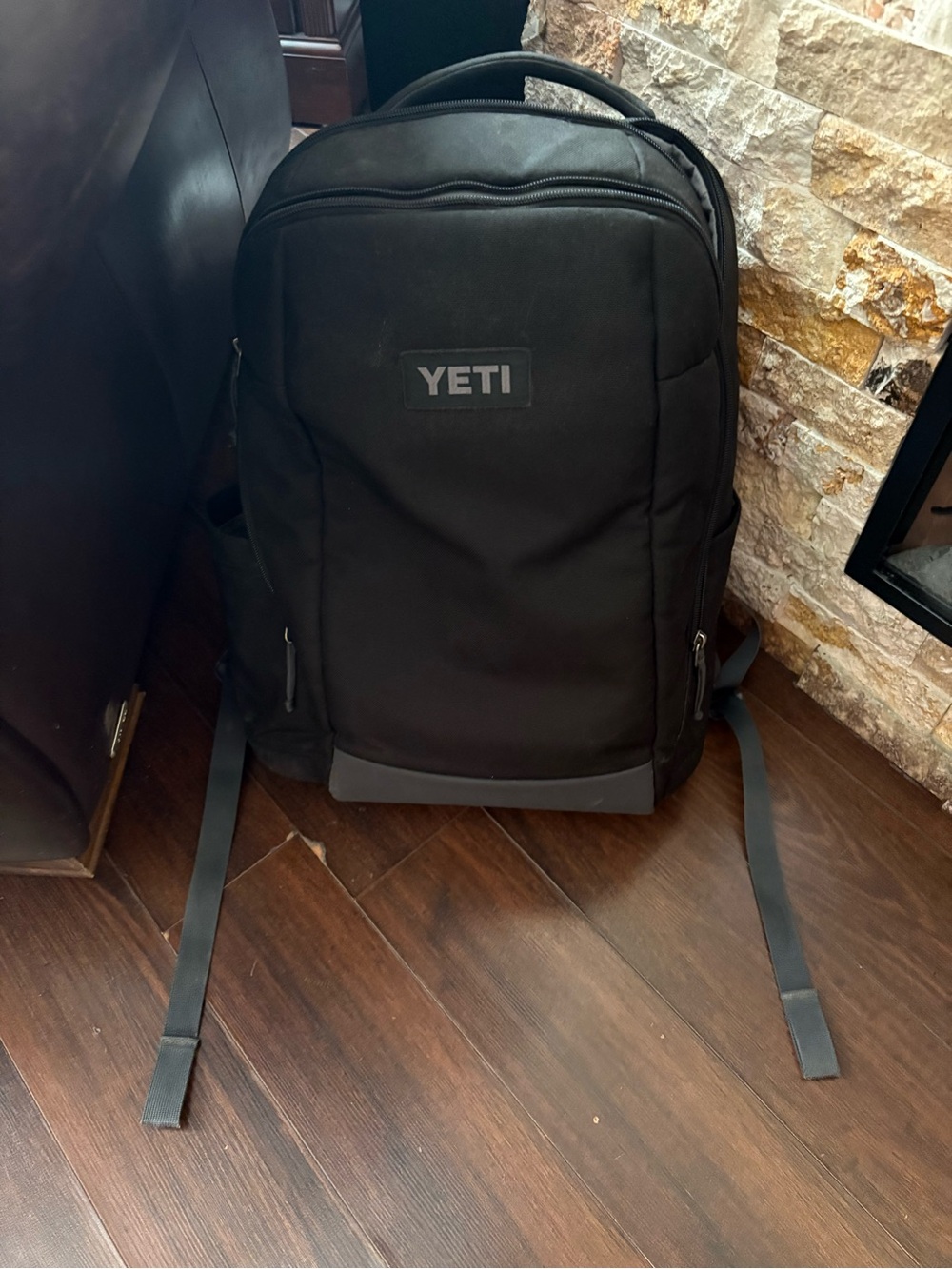 Yeti Black Crossroads 23 Backpack
